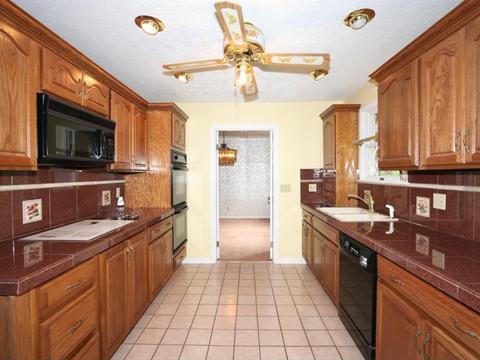 1160 Inner Circle Dr, Forest Park, OH 45240 photo 7