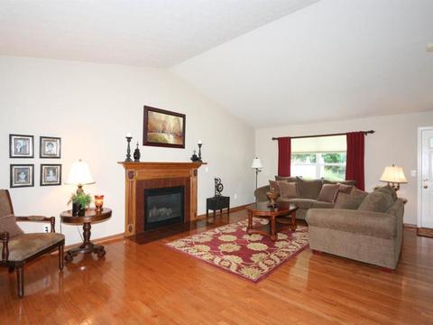 800 Weeping Willow Ln, Hamilton Township, OH 45039 photo 4