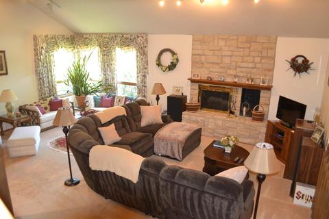 7284 Deaconsbench Ct, Cincinnati, OH 45244 photo 3