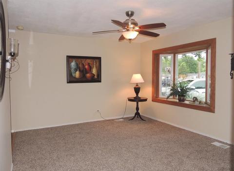 558 Berry Ct, Cincinnati, OH 45244 photo 2
