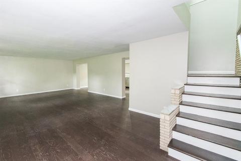 7315 Commonwealth Dr, Cincinnati, OH 45224 photo 3