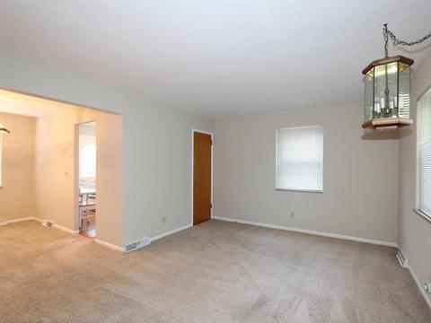 1122 Murkett Ct, Cincinnati, OH 45231 photo 2
