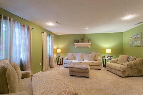 3832 Crescent Dr, Cincinnati, OH 45245 photo 3