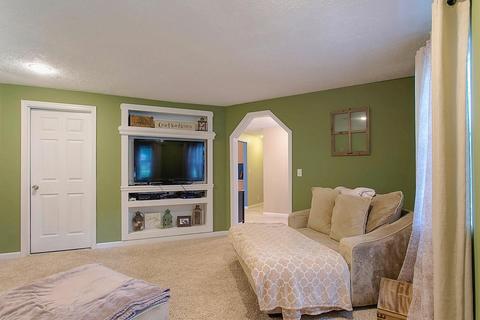 3832 Crescent Dr, Cincinnati, OH 45245 photo 4