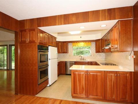 8517 Cavalier Dr, Cincinnati, OH 45231 photo 5