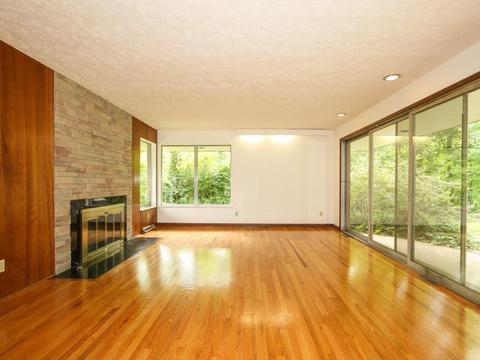 8517 Cavalier Dr, Cincinnati, OH 45231 photo 2