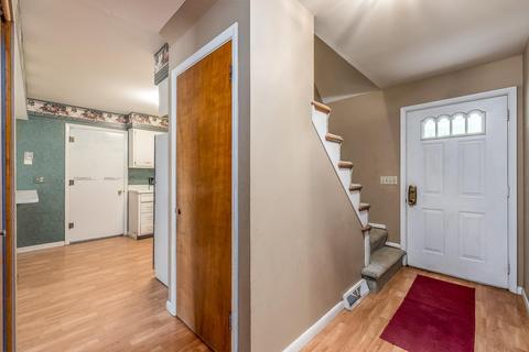9791 Windcrest Dr, Cincinnati, OH 45231 photo 3