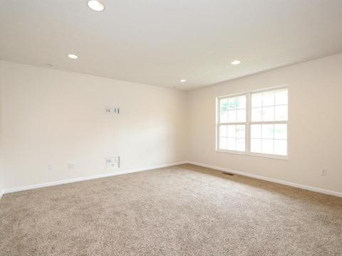 828 Wingate Dr, Cincinnati, OH 45245 photo 3