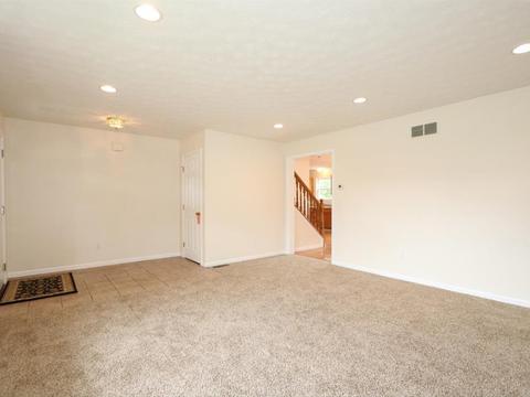 828 Wingate Dr, Cincinnati, OH 45245 photo 4