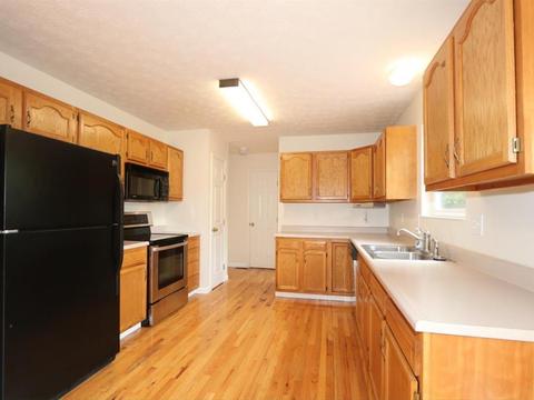 828 Wingate Dr, Cincinnati, OH 45245 photo 9