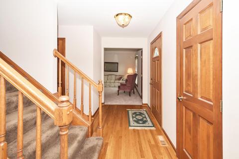 4911 Pine Needle Ct, Cincinnati, OH 45244 photo 2