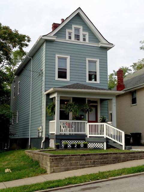 698 Riddle Rd, Cincinnati, OH 45220 photo 2
