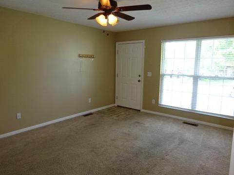 689 Mockingbird Ln, Cincinnati, OH 45244 photo 2