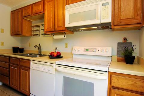 5582 Bluepine Dr, Cincinnati, OH 45247 photo 8