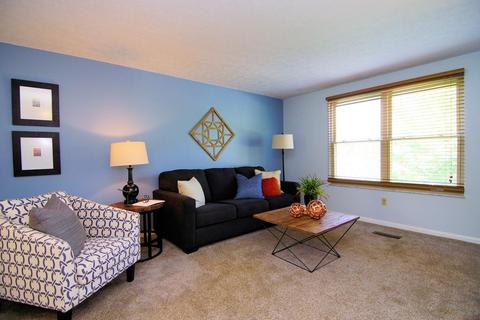 5582 Bluepine Dr, Cincinnati, OH 45247 photo 4