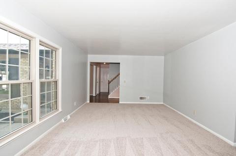 1513 Acreview Dr, Cincinnati, OH 45240 photo 2