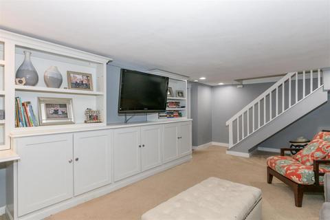 3864 Settle Rd, Mariemont, OH 45227 photo 3