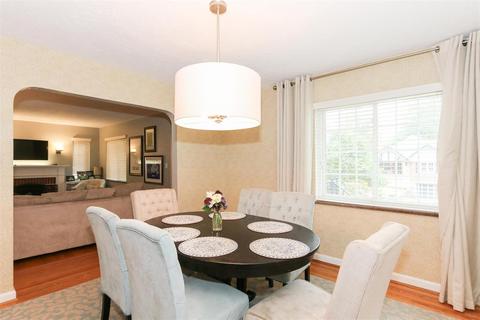 3864 Settle Rd, Mariemont, OH 45227 photo 4