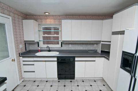 2508 Garrison Dr, Cincinnati, OH 45231 photo 5