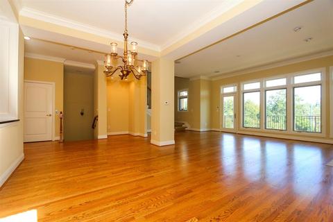 1132 Riverside Dr, Cincinnati, OH 45202 photo 7