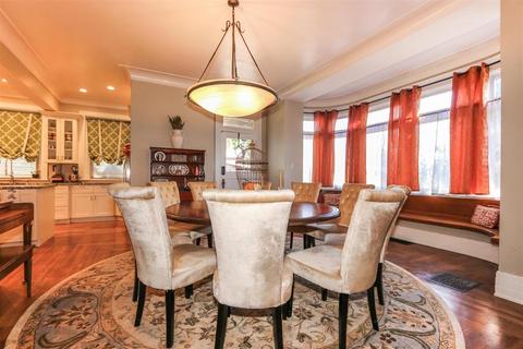 970 Lenox Pl, Cincinnati, OH 45229 photo 7