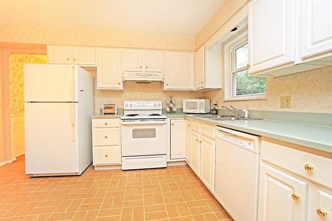 4908 Twinbrook Ct, Blue Ash, OH 45242 photo 2