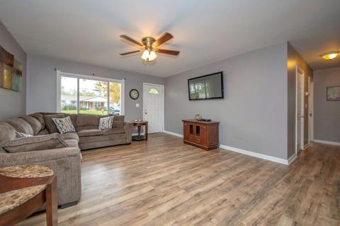 654 Chateau Dr, Cincinnati, OH 45244 photo 3