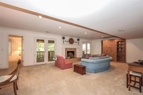 12 Hampton Ln, Cincinnati, OH 45208 photo 8