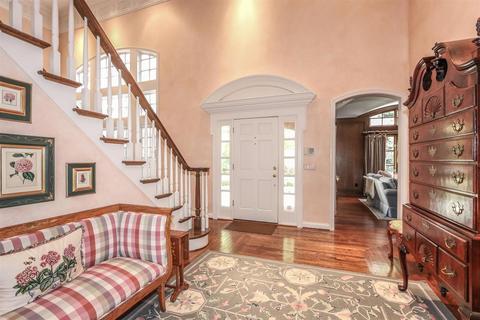 12 Hampton Ln, Cincinnati, OH 45208 photo 3