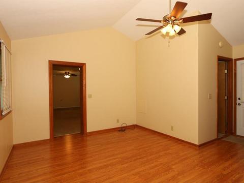 27 Ashby St, Greenhills, OH 45218 photo 6