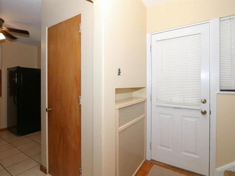 27 Ashby St, Greenhills, OH 45218 photo 3