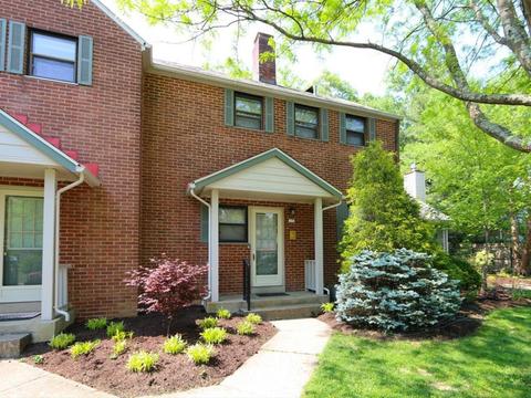 27 Ashby St, Greenhills, OH 45218 photo 2