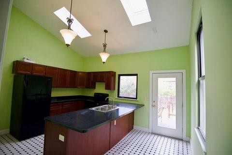 1216 Bates Ave, Cincinnati, OH 45225 photo 3