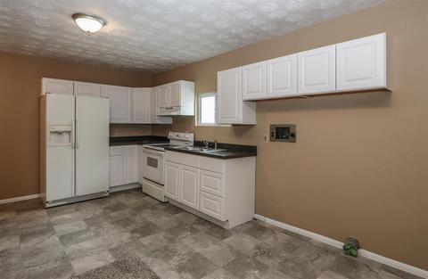 203 Bourbon St, Blanchester, OH 45107 photo 7