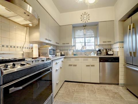 3904 Dickson Ave, Cincinnati, OH 45229 photo 4