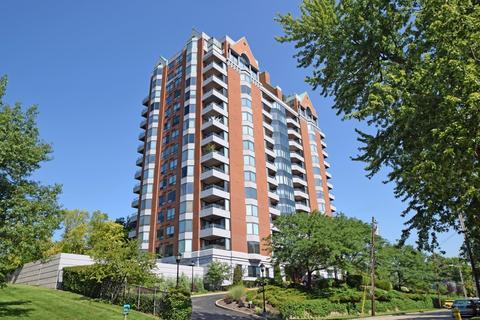 2121 Alpine Pl #604, Cincinnati, OH 45206 photo 2