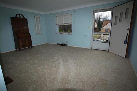 3926 Farrell Dr, Cincinnati, OH 45211 photo 3