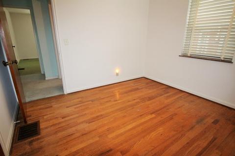 3926 Farrell Dr, Cincinnati, OH 45211 photo 9
