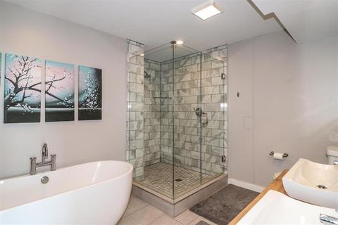 1048 Hatch St, Cincinnati, OH 45202 photo 30