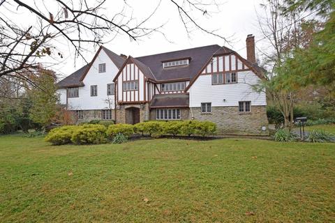 1047 Lenox Pl, Cincinnati, OH 45229 photo 4