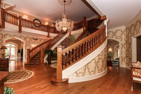 9275 Cunningham Rd, Cincinnati, OH 45243 photo 4