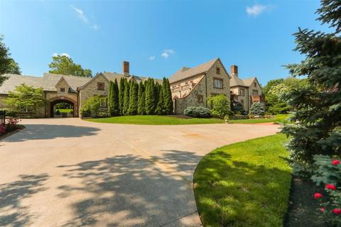 9275 Cunningham Rd, Cincinnati, OH 45243 photo 1