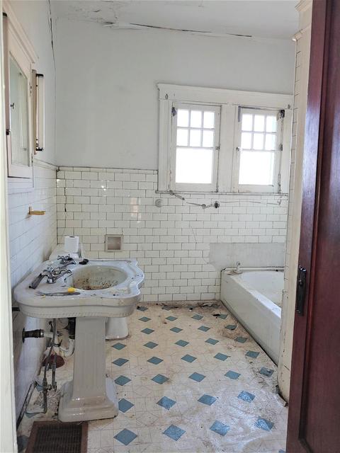 3662 Reading Rd, Cincinnati, OH 45229 photo 8