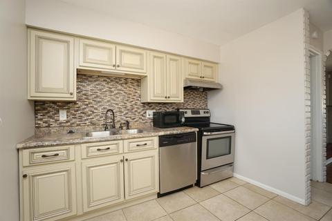 335 Anders Ct, Cincinnati, OH 45238 photo 2