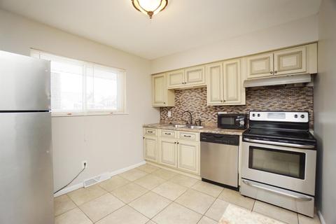 335 Anders Ct, Cincinnati, OH 45238 photo 4