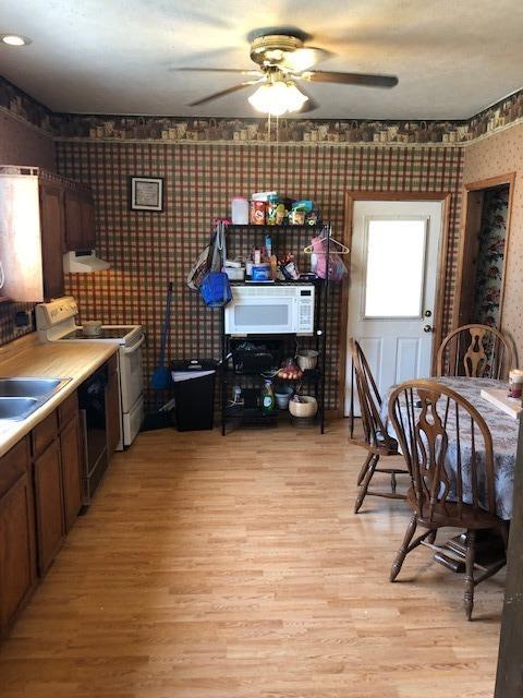 201 Bourbon St, Blanchester, OH 45107 photo 2