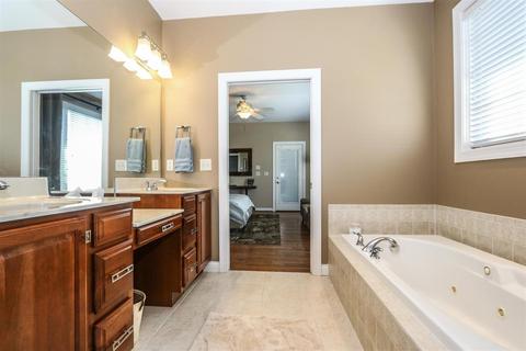 9888 Beech Dr, Cincinnati, OH 45231 photo 17