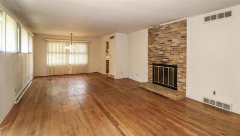 29 Hamlin Dr, Greenhills, OH 45218 photo 3