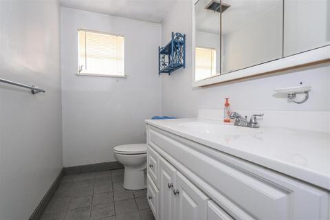 9395 Ranchill Dr, Cincinnati, OH 45231 photo 17