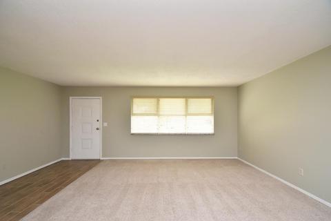 961 Hollytree Dr, Cincinnati, OH 45231 photo 6